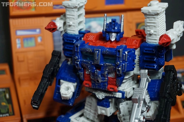 Review Siege Ultra Magnus Leader War For Cybetrtron  (22 of 93)